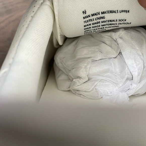 A new Day White Sneakers Maddison Memory Foam Insole shoe New Size 9.5 - Picture 3 of 9